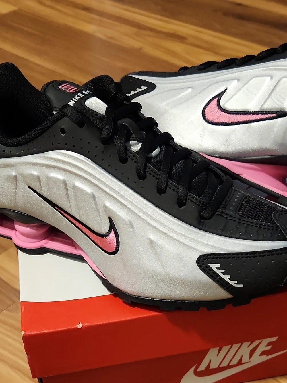 SIZE 4.5 YOUTH- NIKE SHOX R4 (GS) black silver pink CW2626-006 NEW with box kid